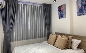 Breezy Room With Balcony View Sukhumvit77