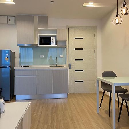 Breezy Room With Balcony View Sukhumvit77 Bangkok Exterior photo