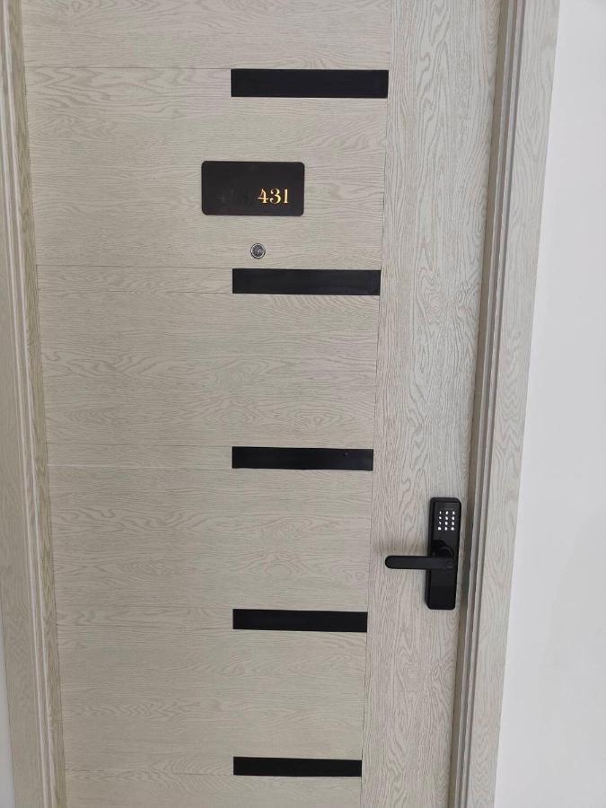 Breezy Room With Balcony View Sukhumvit77 Bangkok Exterior photo