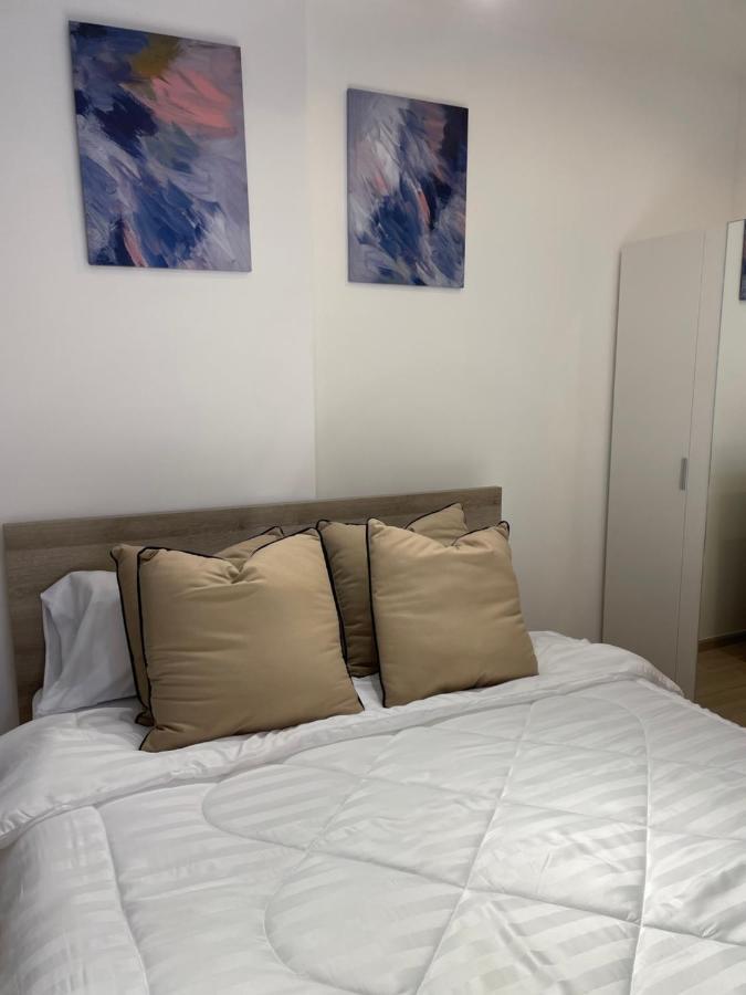 Breezy Room With Balcony View Sukhumvit77 Bangkok Exterior photo